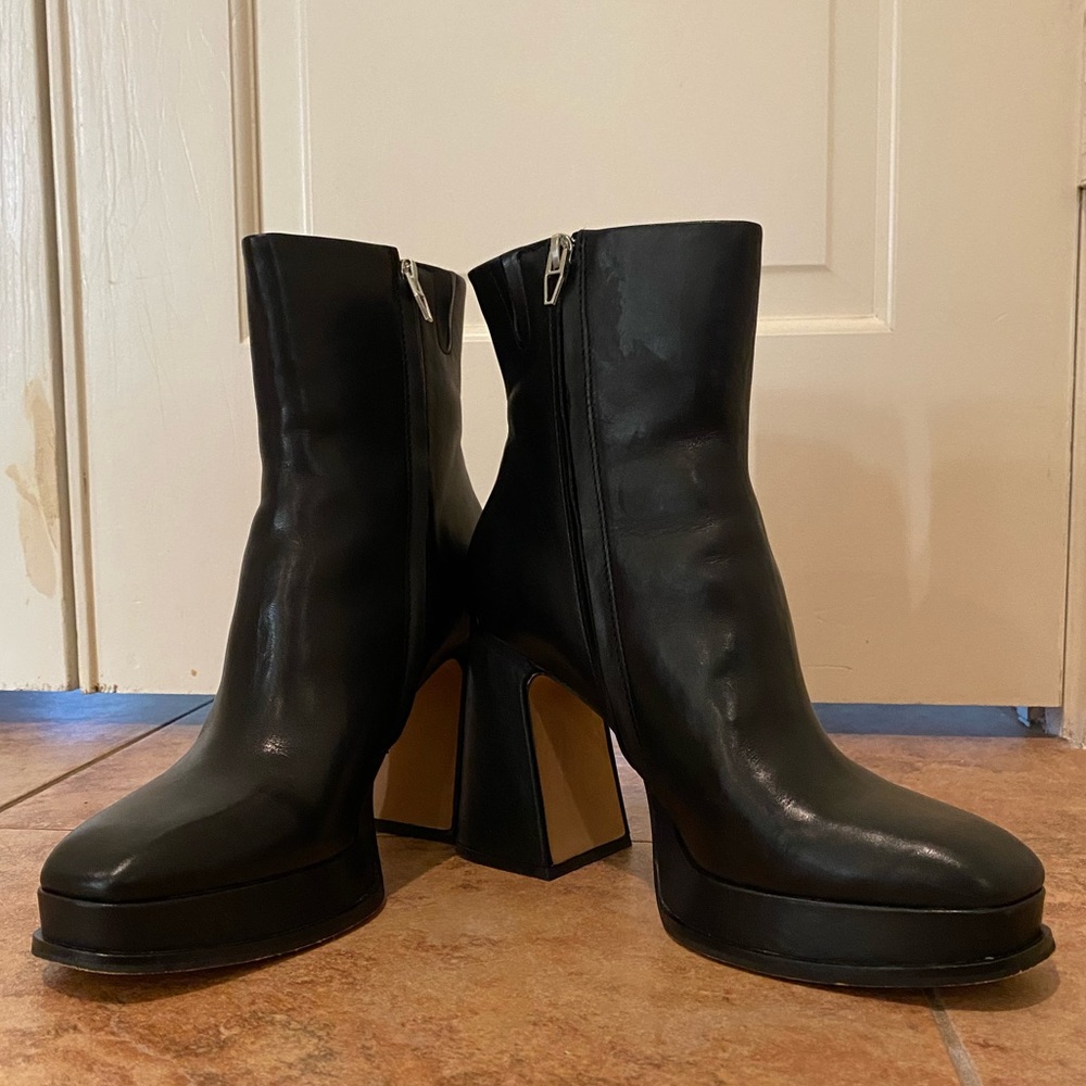 Dolce Vita Lochly Boots - Picture 2 of 8